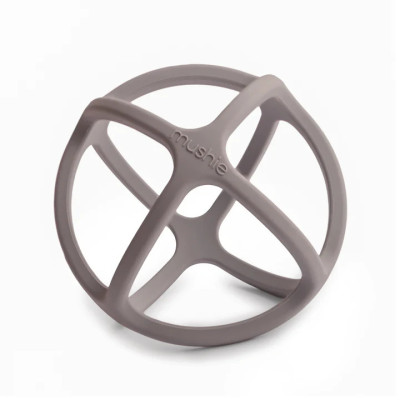 Gryzak silikonowy dla niemowlaka Mushie 3D Ball – na ząbkowanie Dove Gray