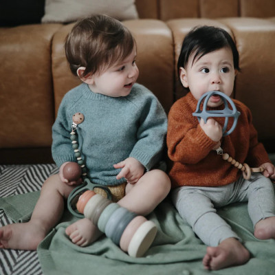 Gryzak silikonowy dla niemowlaka Mushie 3D Ball – na ząbkowanie Dove Gray