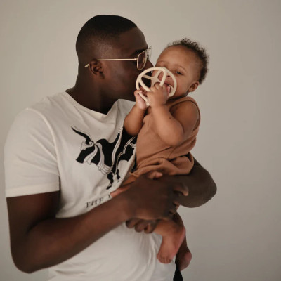 Gryzak silikonowy dla niemowlaka Mushie 3D Ball – na ząbkowanie Dove Gray